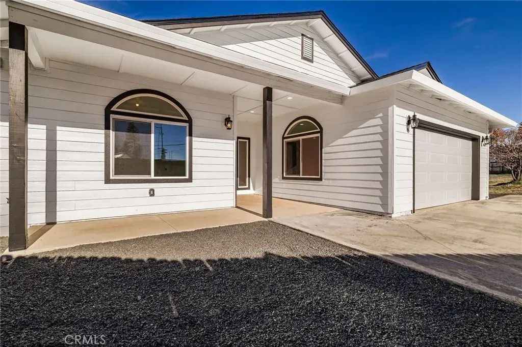 8697 Skyway, Paradise