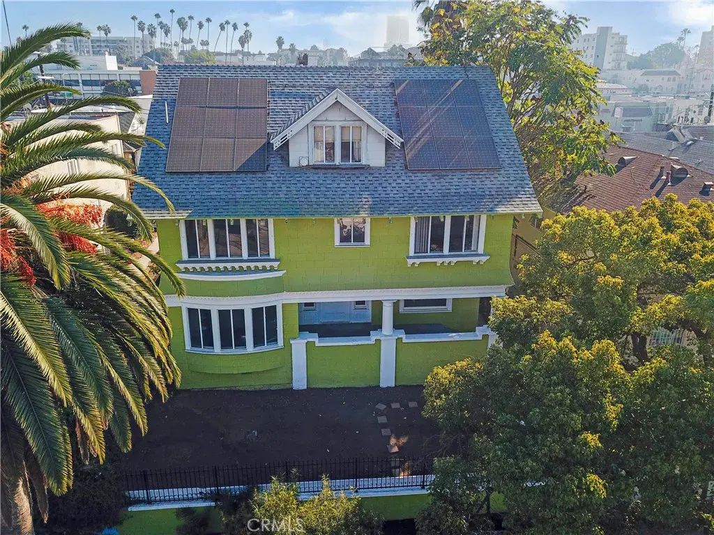 216 S Lake Street, Los Angeles