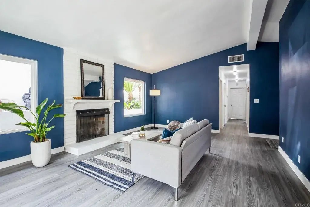 737 N Vine Street, Fallbrook