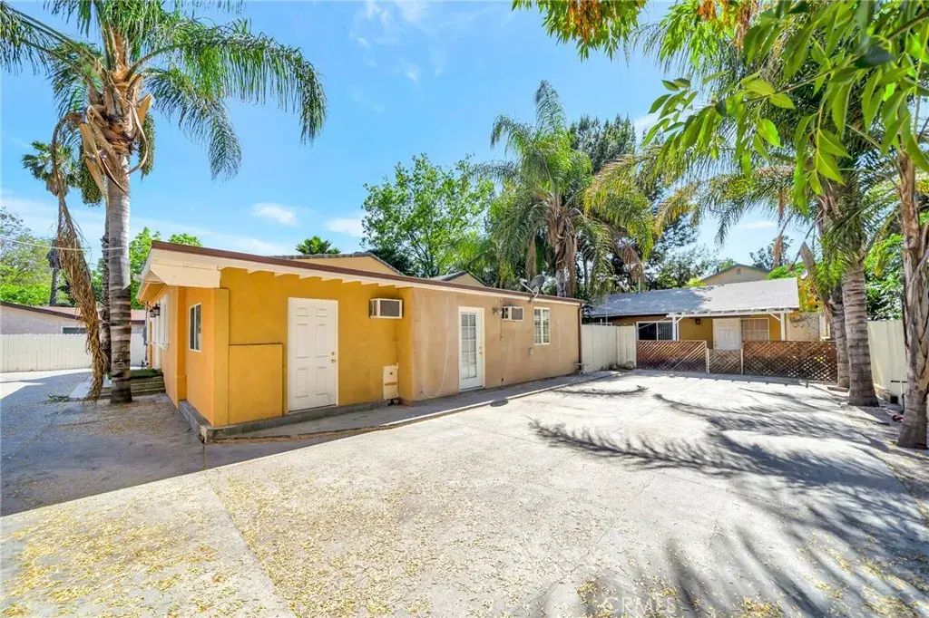 6929 Amigo Avenue, Reseda