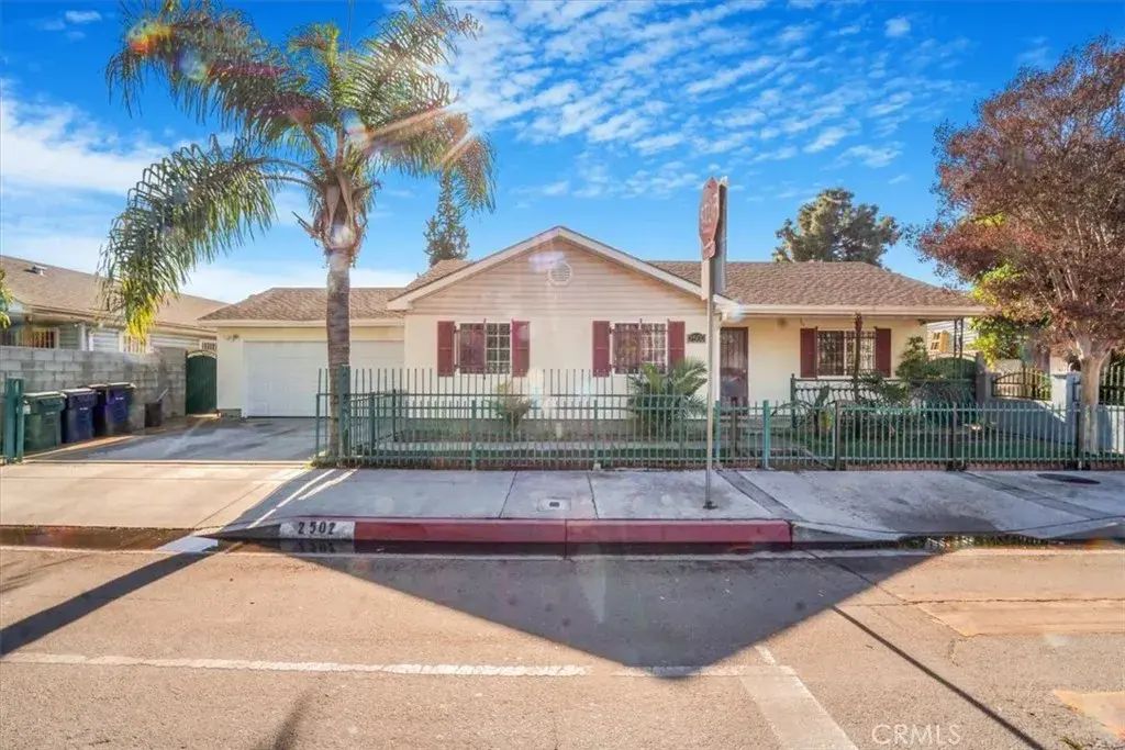 2502 Santa Ana Boulevard North, Los Angeles