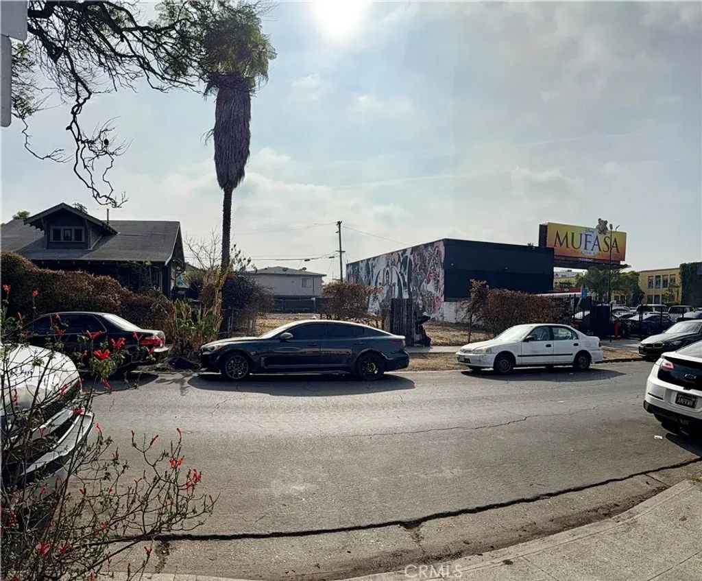 6132 Romaine, Los Angeles