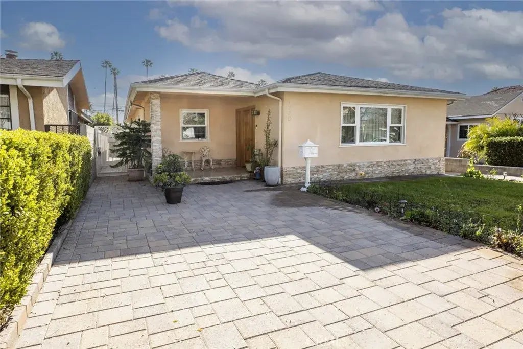 1228 Elm Avenue, Glendale