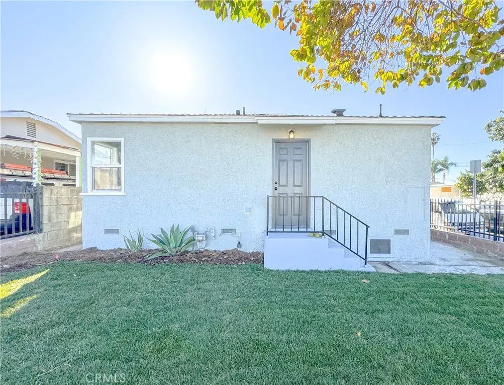 8260 Wall Street, Los Angeles