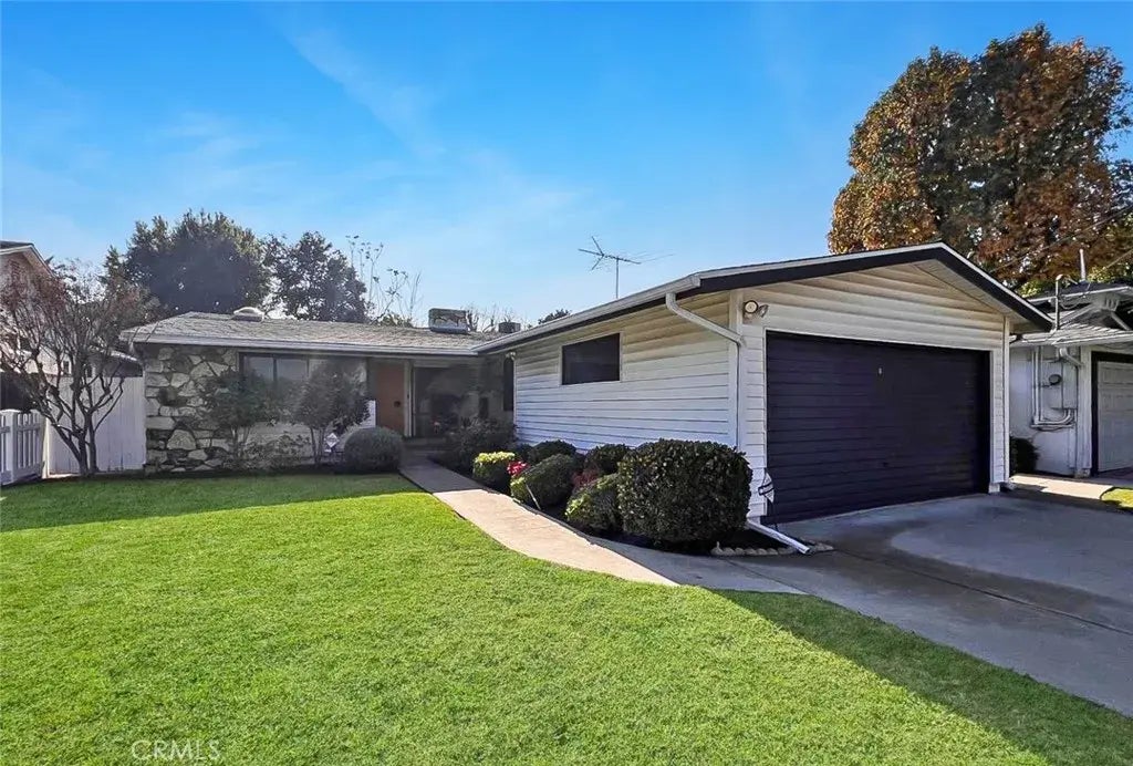 15536 Huston Street, Encino