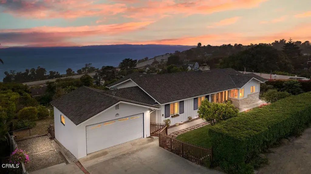 2335 Whitney Avenue, Summerland