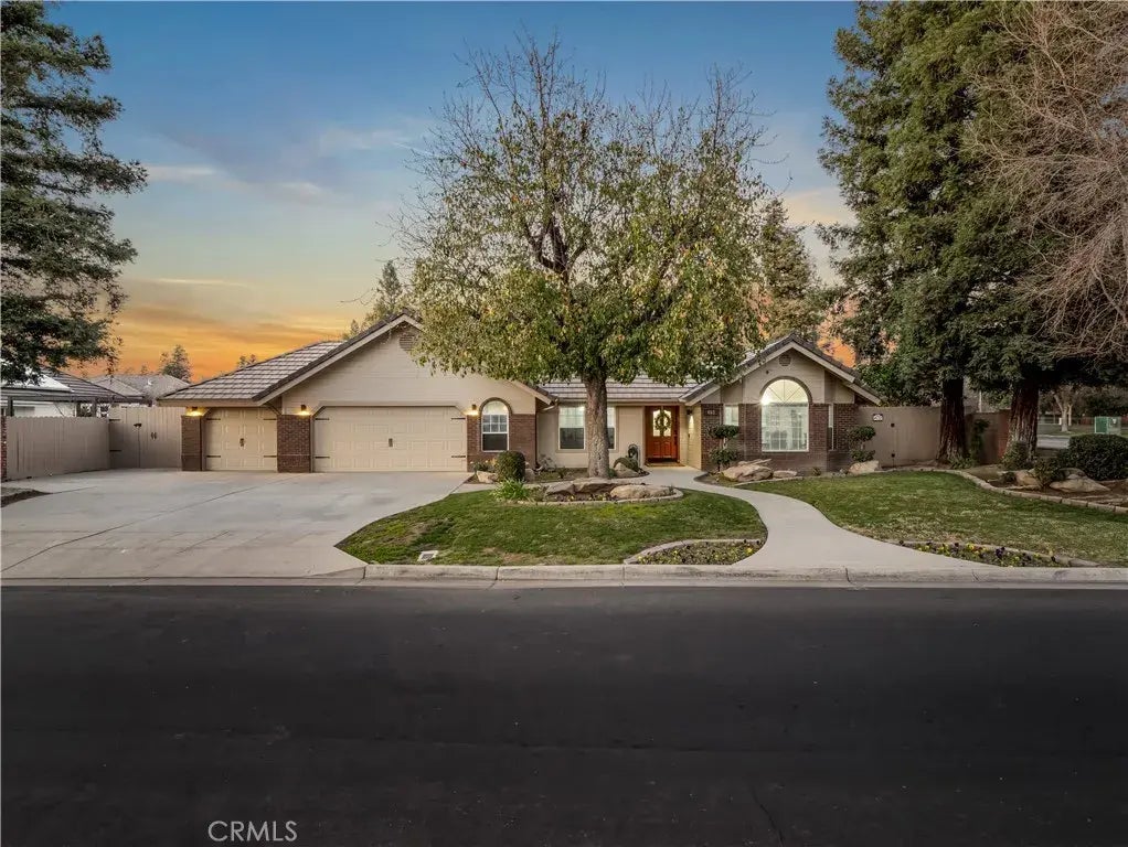 403 W Athens Avenue, Clovis