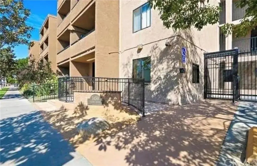 1450 Locust Avenue 202, Long Beach