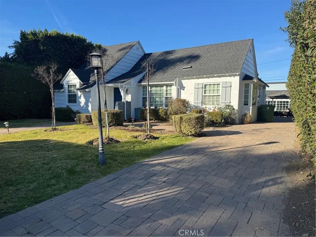 12921 Dickens Street, Studio City
