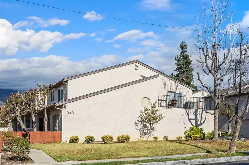 243 E Maple Avenue E, Monrovia