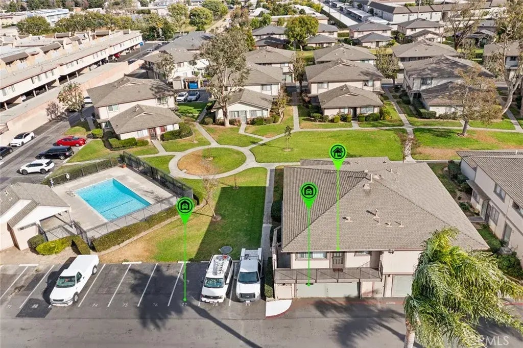 1709 Normandy Place 32-d, Santa Ana