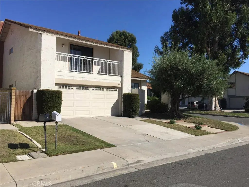 46 Bennington, Irvine