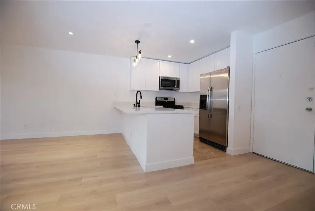 6820 Remmet Avenue 304, Canoga Park