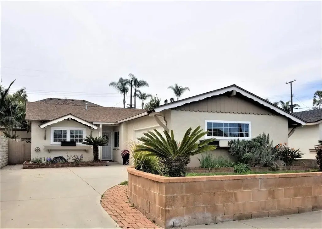 912 W 214th Street, Torrance