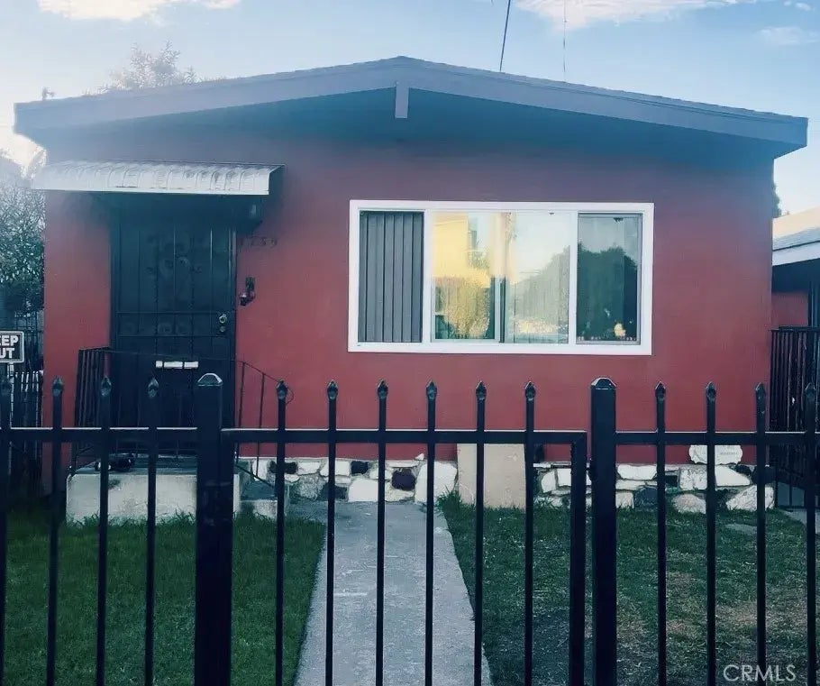 1735 Chestnut Avenue, Long Beach