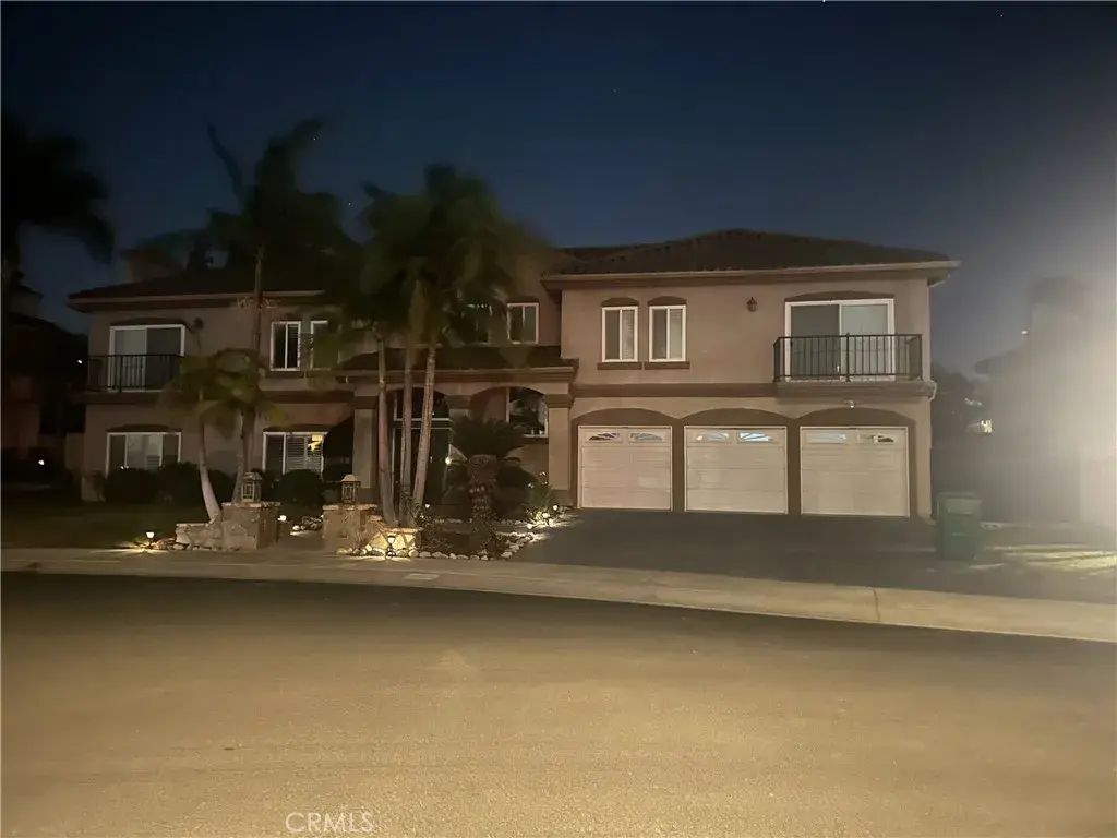 13032 Stanton, Santa Ana