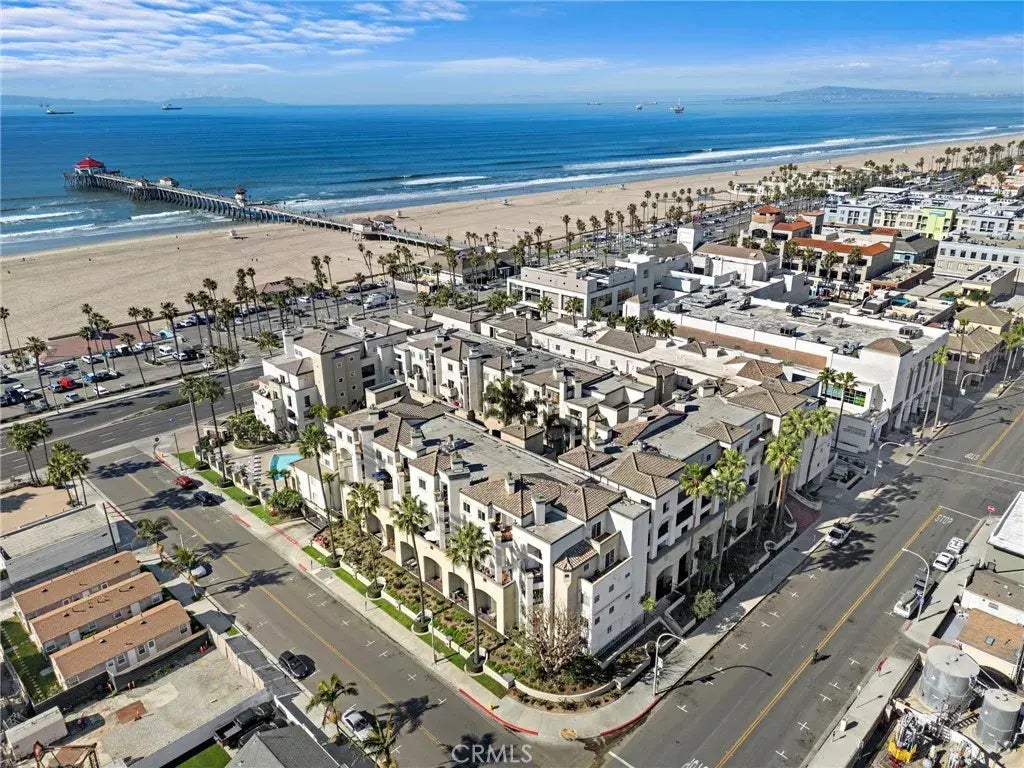 200 Pacific Coast M17, Huntington Beach