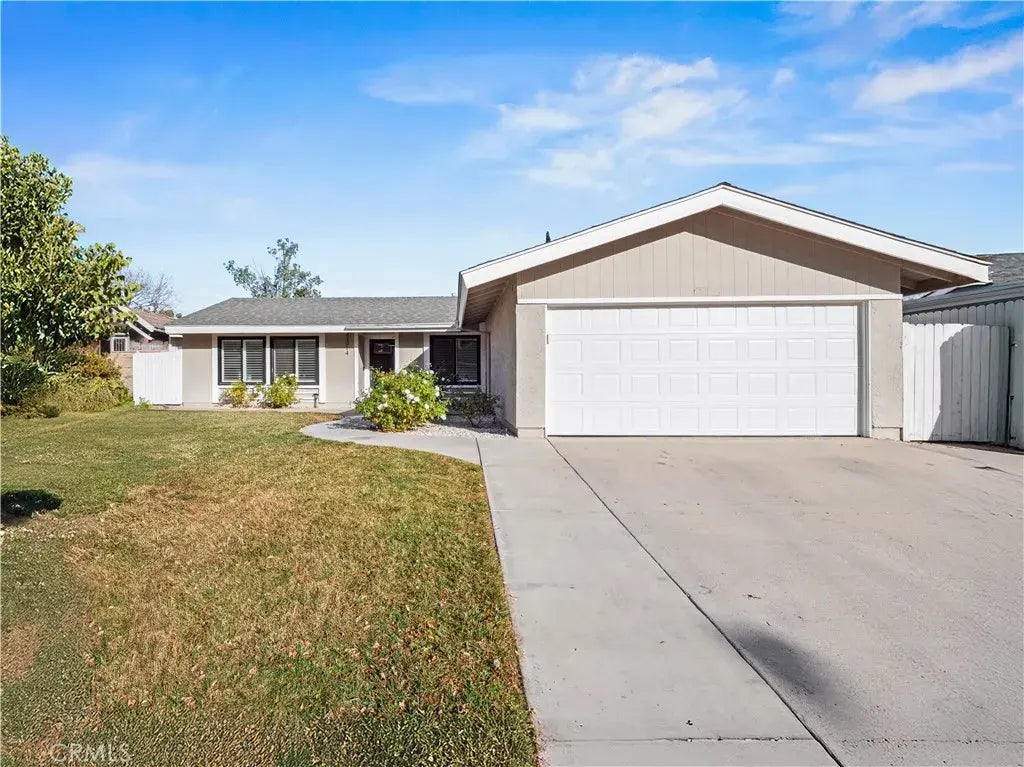 27014 Las Mananitas Drive, Valencia