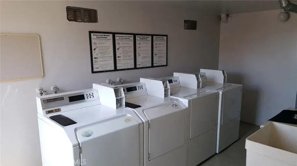 327 Chestnut Avenue 306, Long Beach