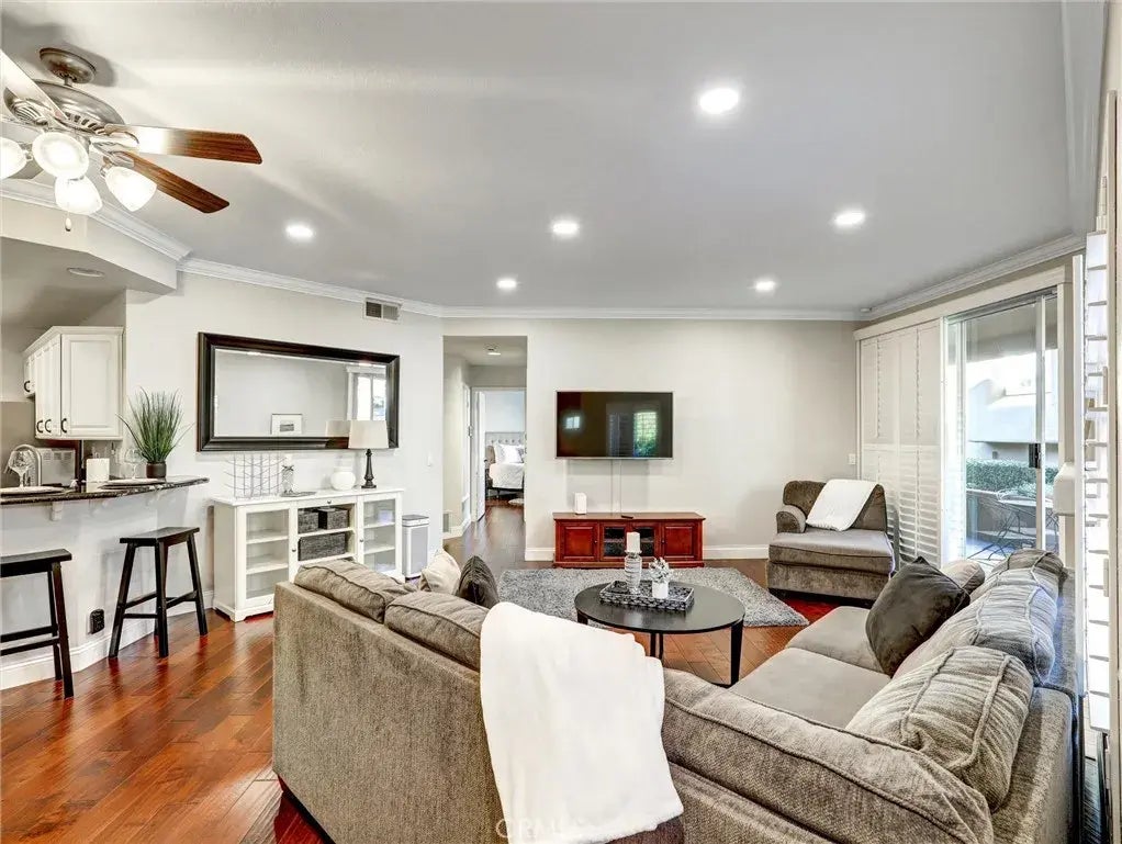 26 Vassar Aisle 25, Irvine