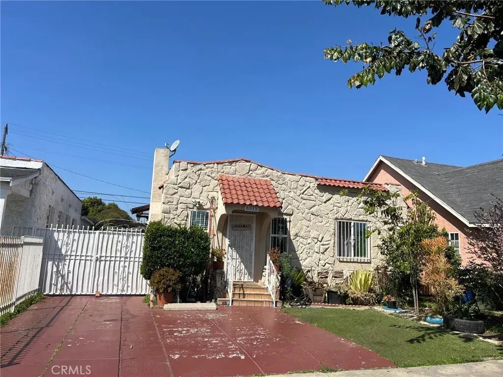 6315 Madden Avenue, Los Angeles