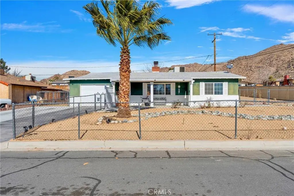 23890 Guajome Road, Apple Valley