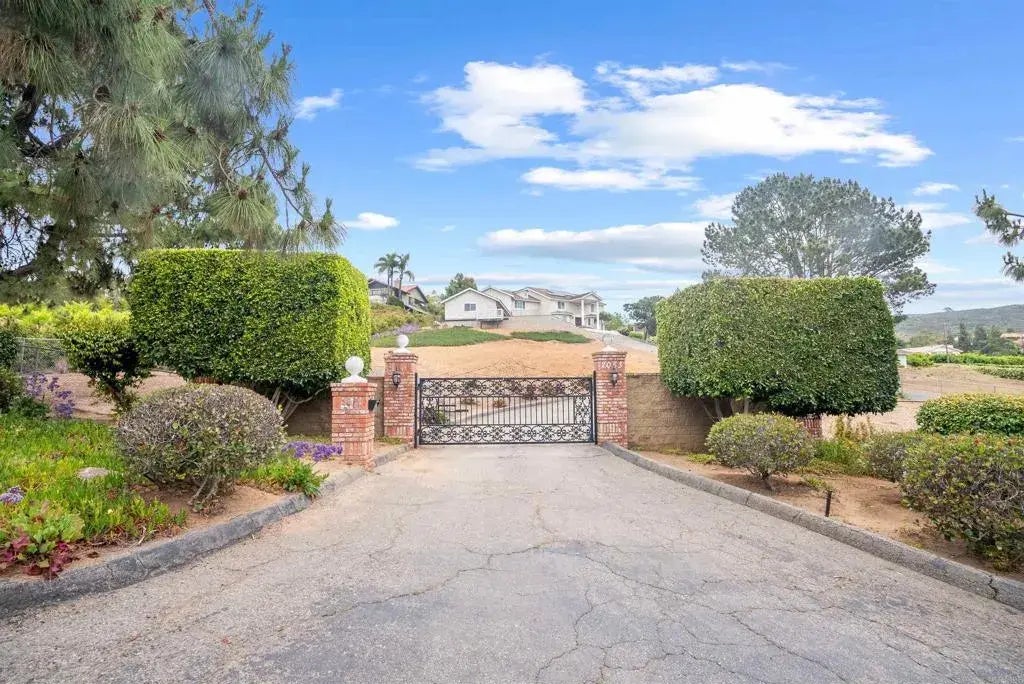 2053 Elevado Road, Vista