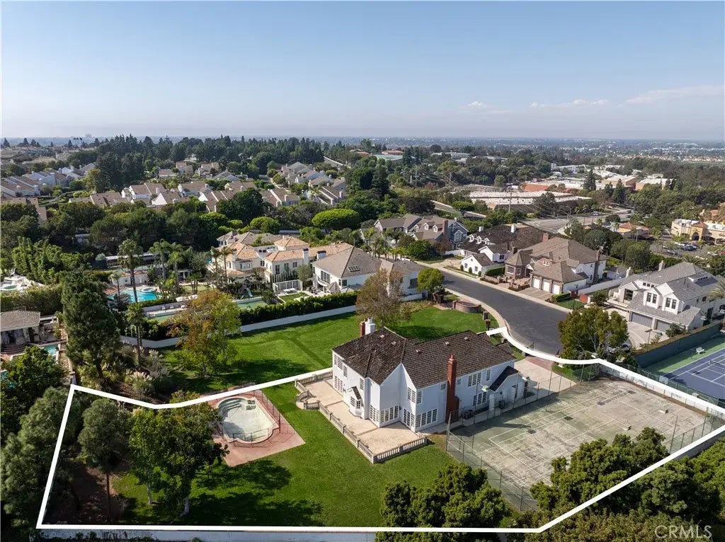 9 Leesbury Court, Newport Beach