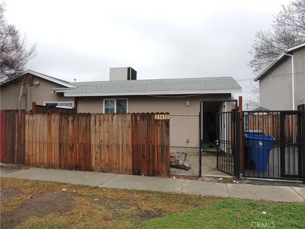 23470 Victory Boulevard, Woodland Hills