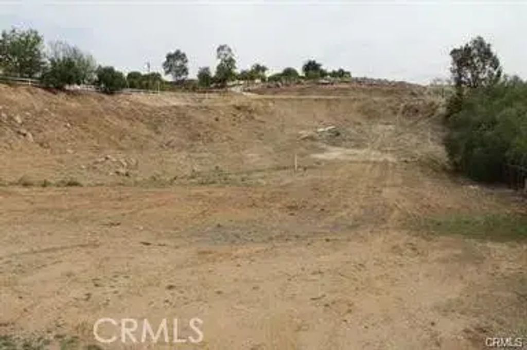 Leona, Lake Elsinore