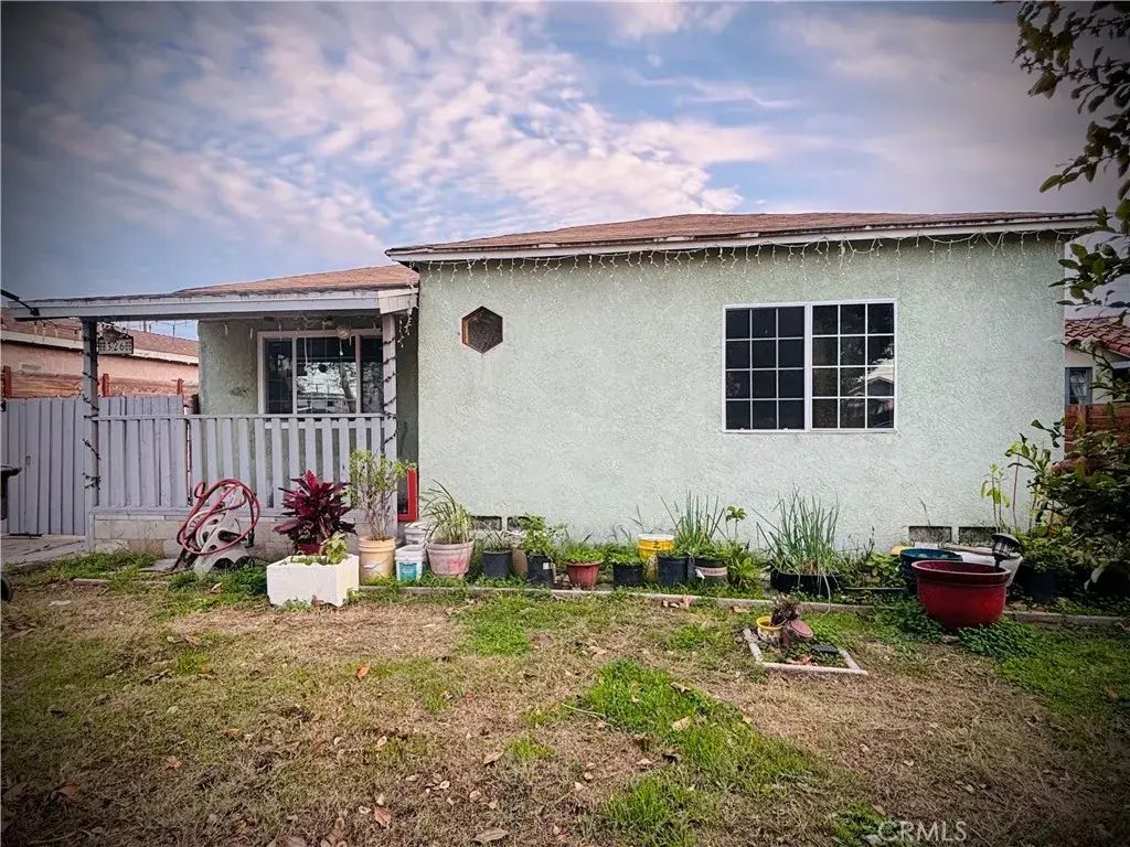 326 E Plymouth Street, Long Beach