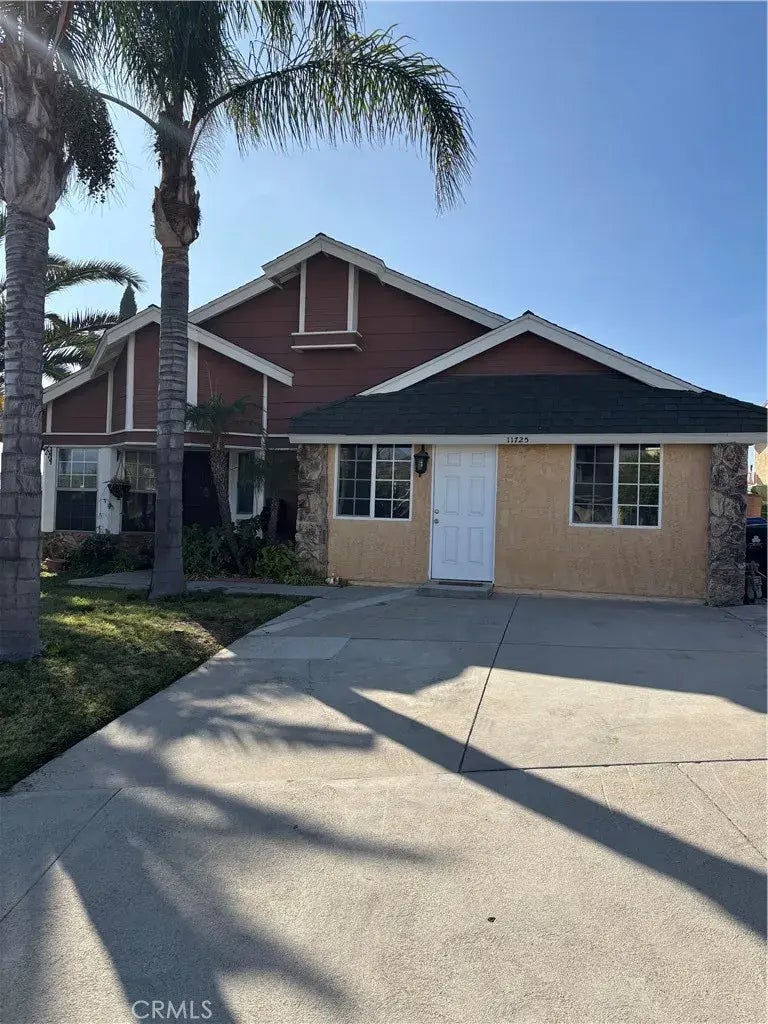 11725 Brussels Avenue, Sylmar