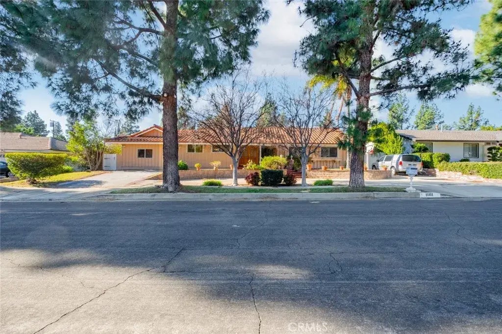 11111 Viking Avenue, Porter Ranch