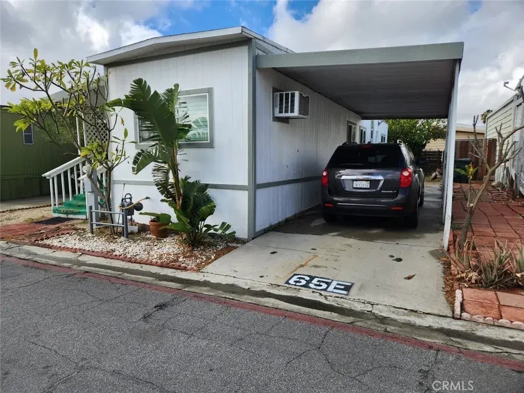 17333 Valley 65, Fontana