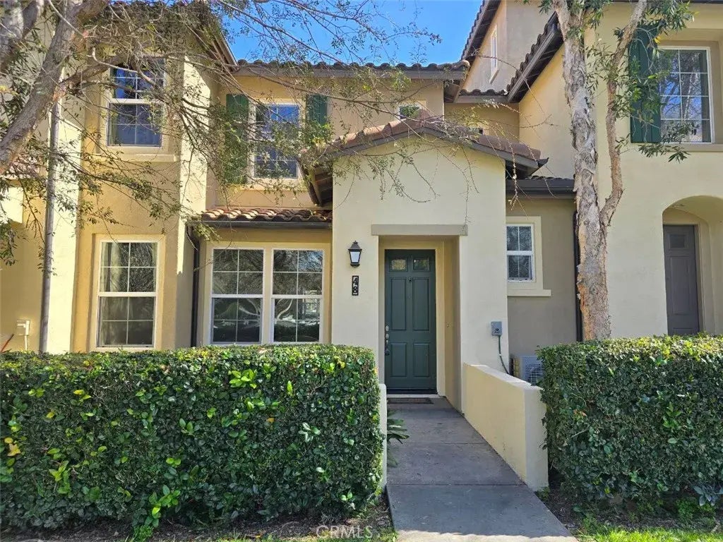 48 Vermillion, Irvine