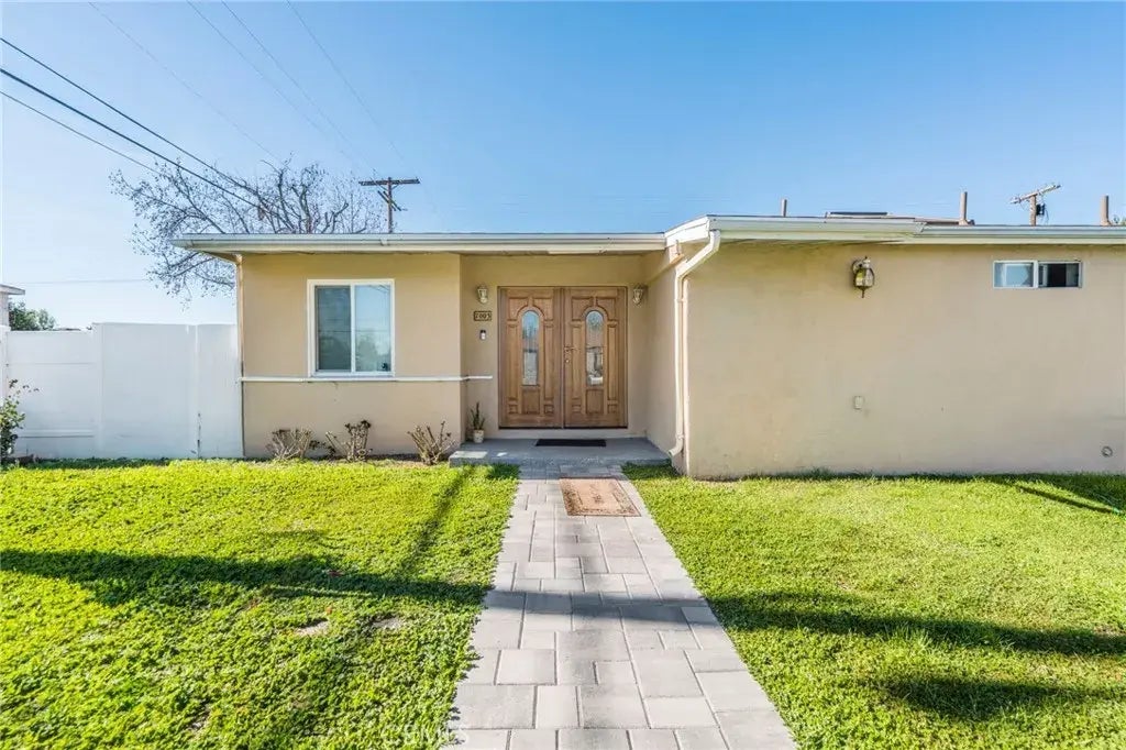 7003 Aura Avenue, Reseda