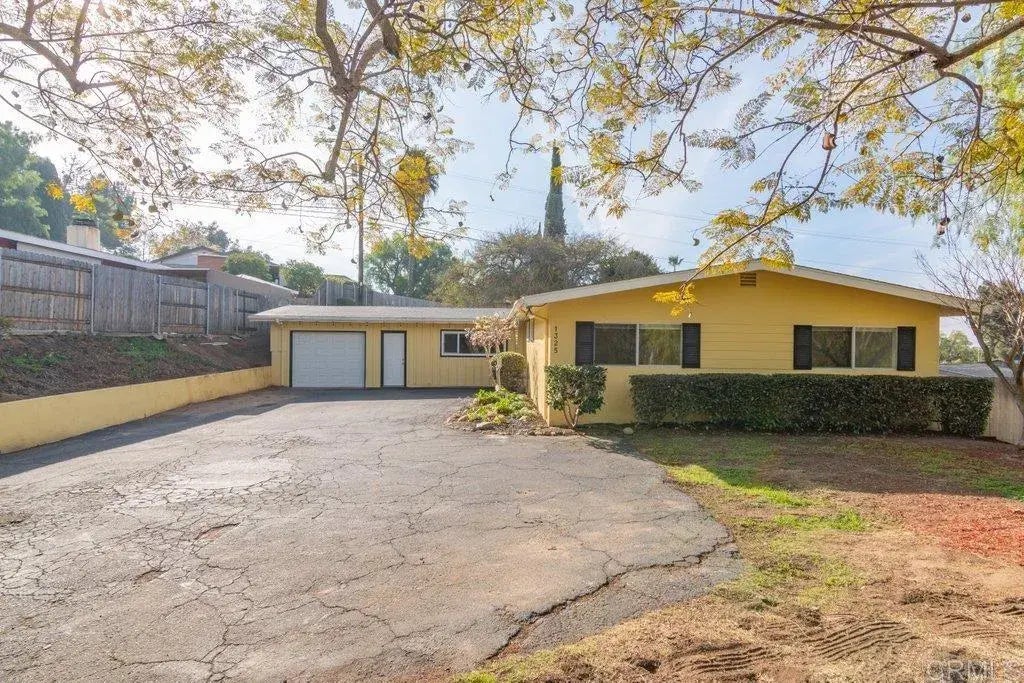 1325 E Alvarado Street, Fallbrook