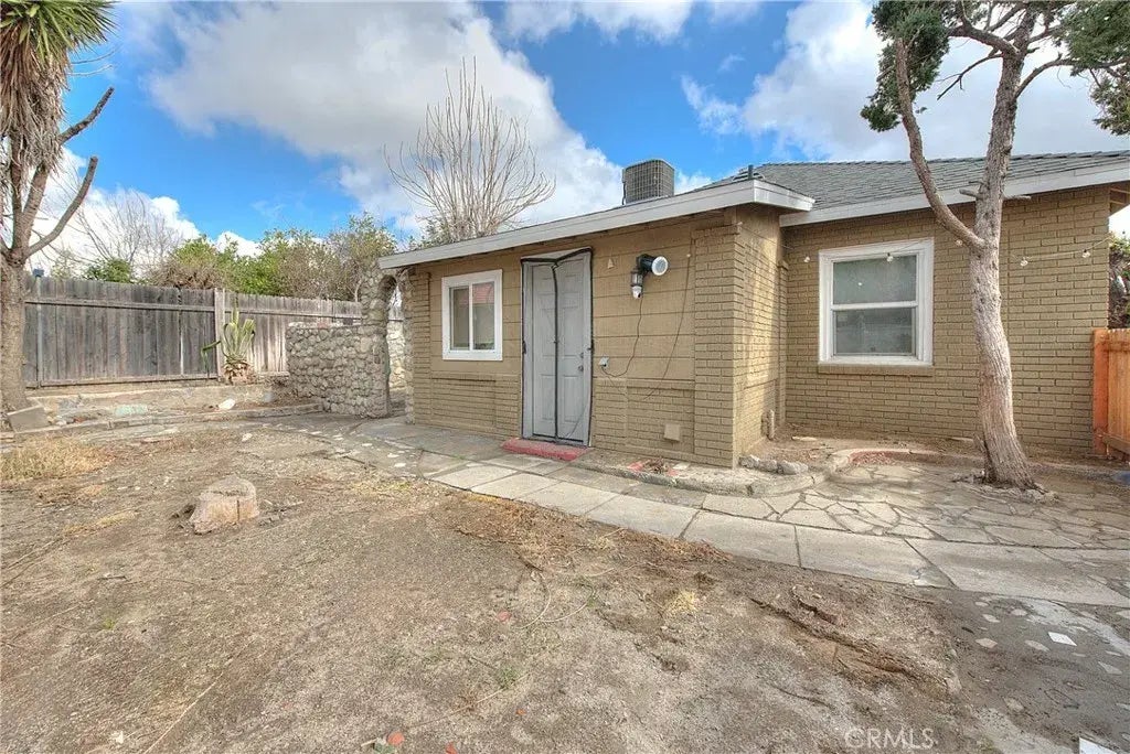 9279 Mango Avenue, Fontana