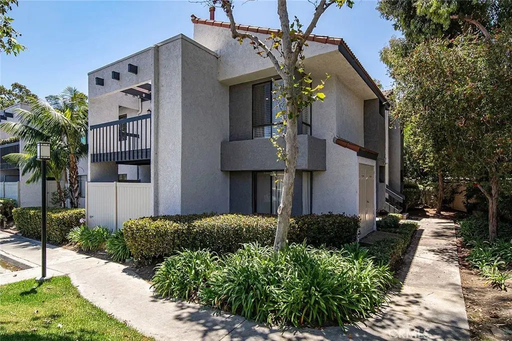 2323 Huntington Street 907, Huntington Beach