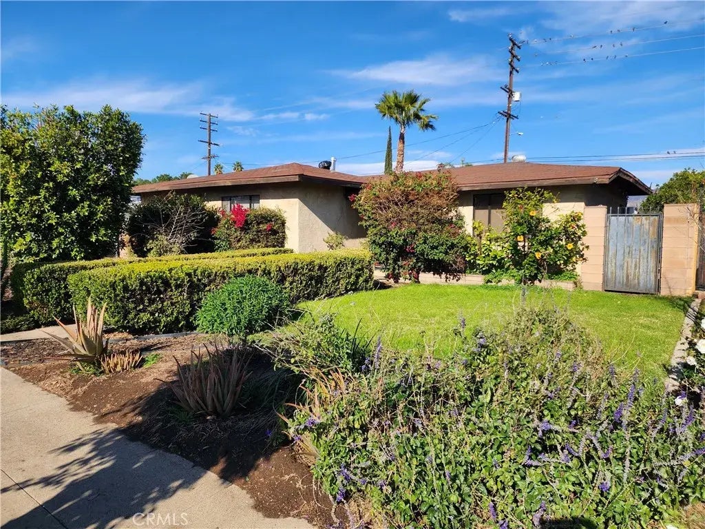 11454 Laurel Canyon Boulevard, San Fernando