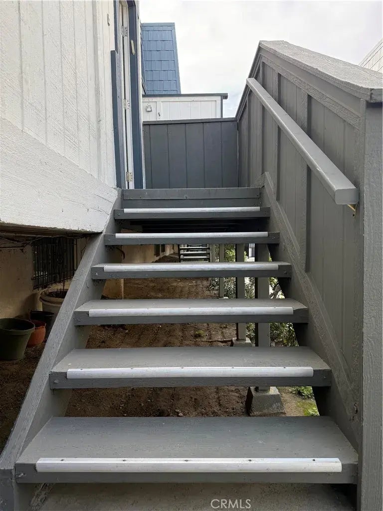 18550 Hatteras Street 94, Tarzana