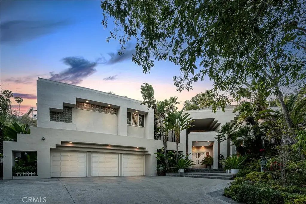 15656 Vandorf Place, Encino