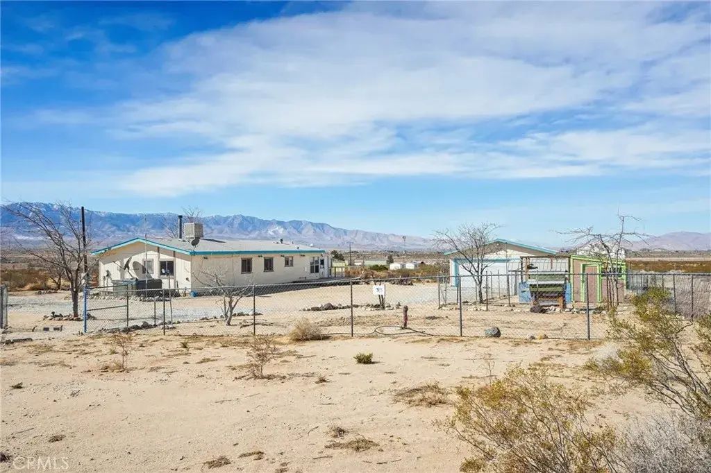 11330 Lakeview Avenue, Lucerne Valley