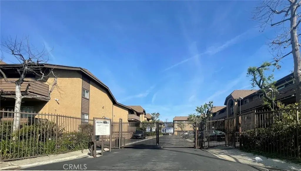 14821 Sherman Way 14, Van Nuys