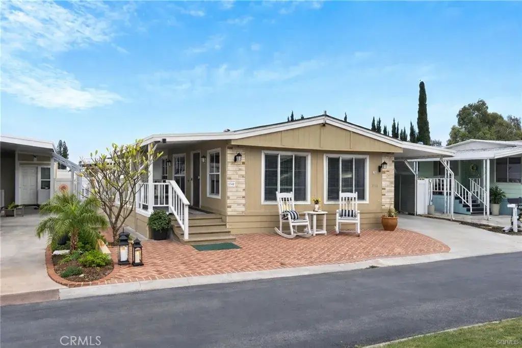 1383 Thornwood, Corona