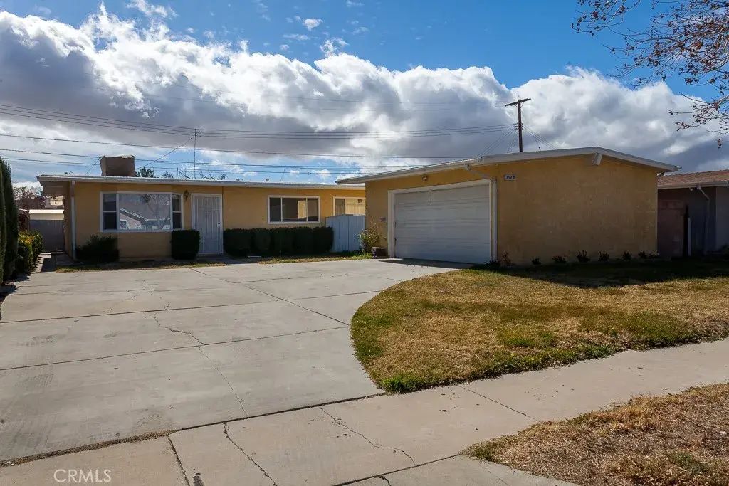 1120 W Avenue H6, Lancaster