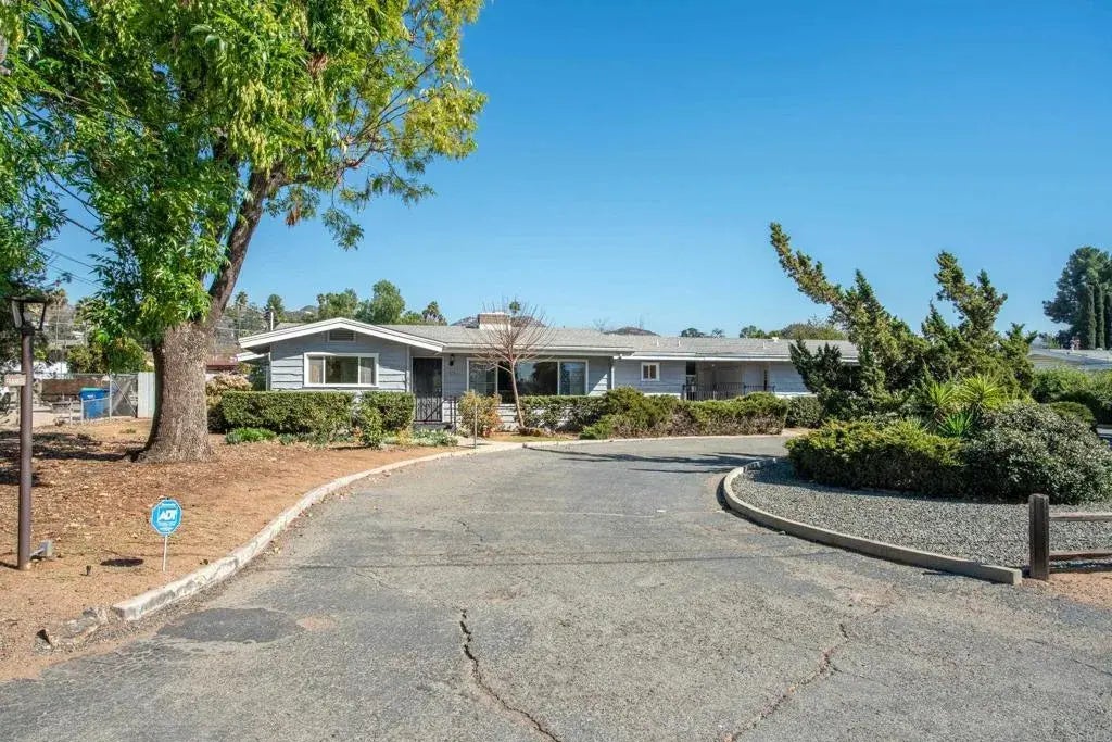 725 Waimea Dr, El Cajon