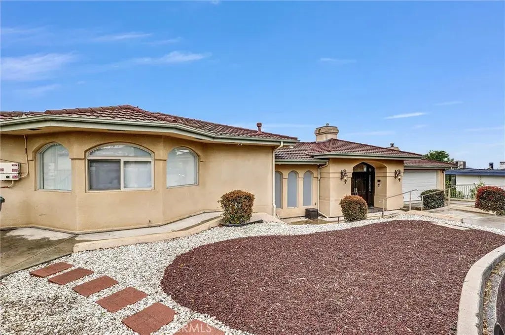 876 Harrington Road, Glendale