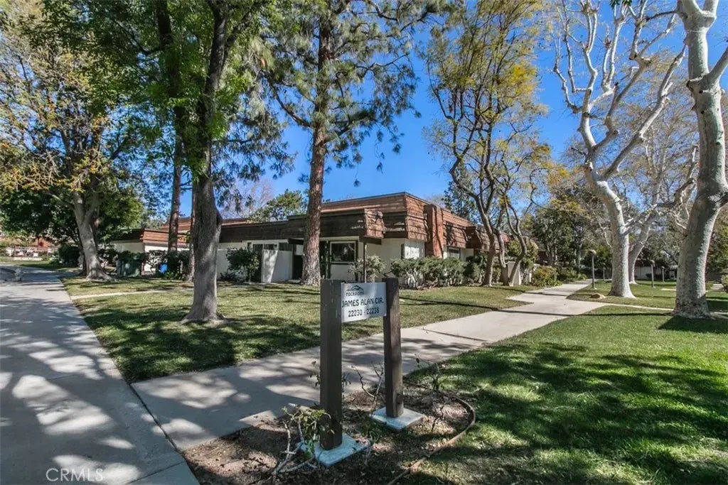 22230 James Alan Circle 1, Chatsworth