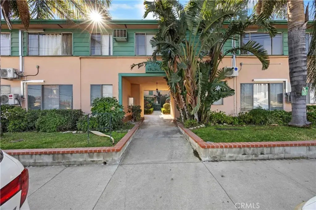 3002 Honolulu Avenue 17, La Crescenta